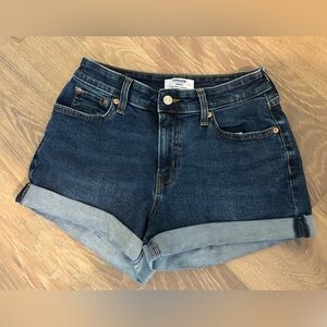 Denizen from Levi’s high rise cuffed size 28 shorts. 
Stretch in the material.